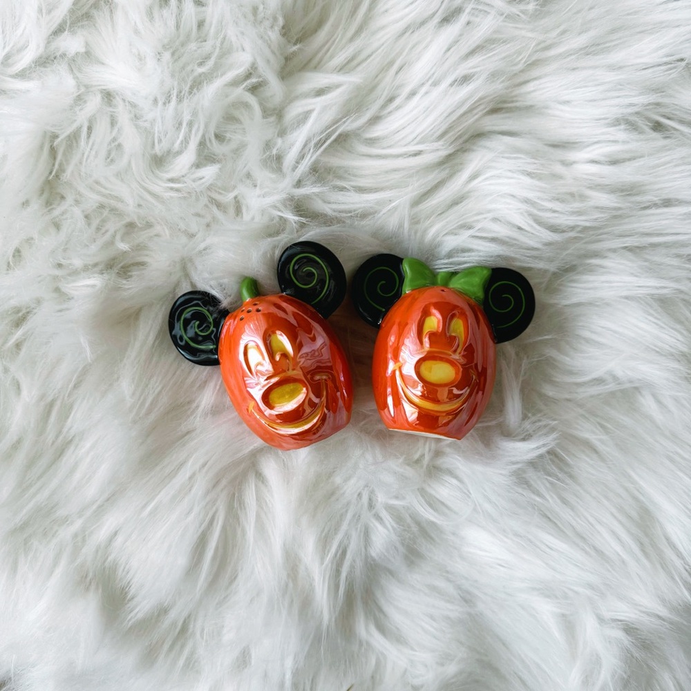 rare disney parks halloween mickey minnie pumpkin salt + pepper shakers wdw